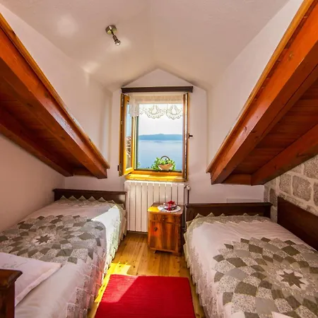 Mit Terrasse Fuer Drei Personen Holiday home *