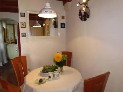 Mit Terrasse Fuer Drei Personen Podgora