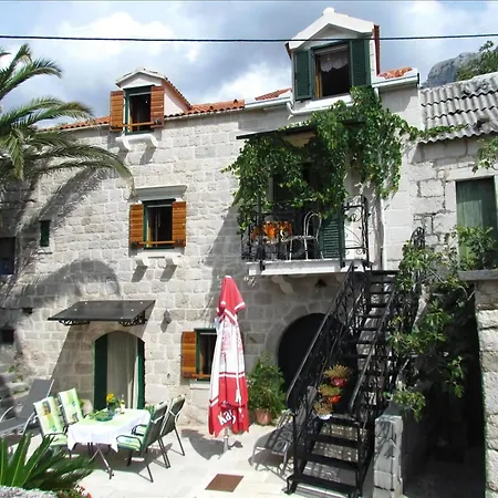 Mit Terrasse Fuer Drei Personen * Podgora