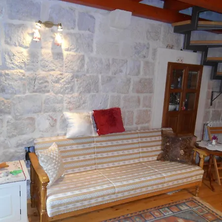 Mit Terrasse Fuer Drei Personen Podgora